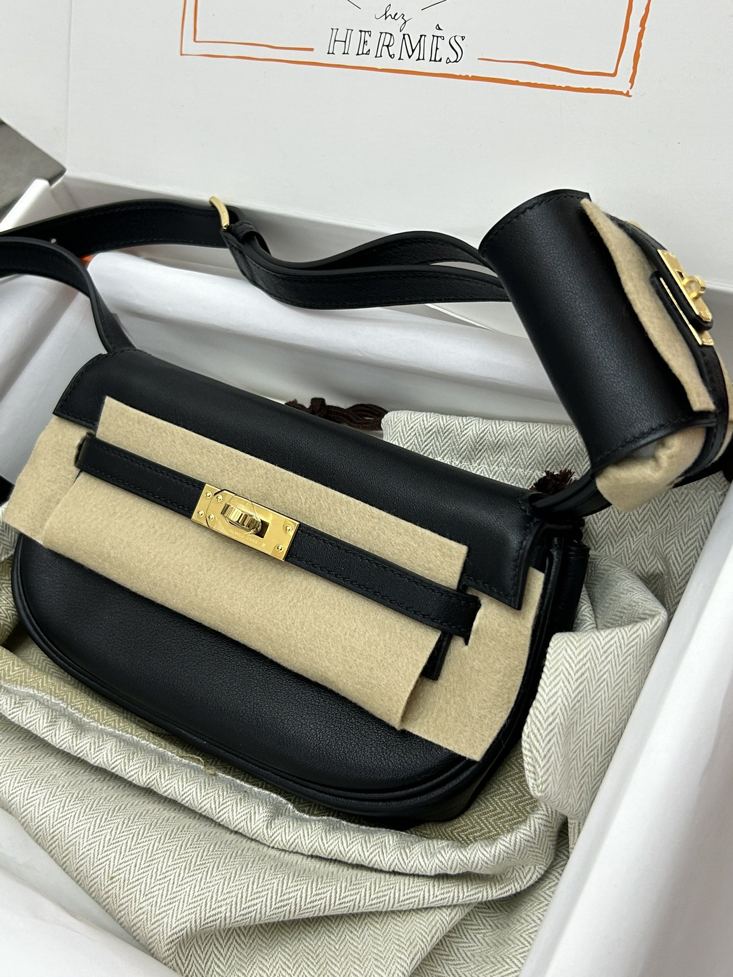 Hermes Kelly Moove Shoulder Bag In Black Swift Leather